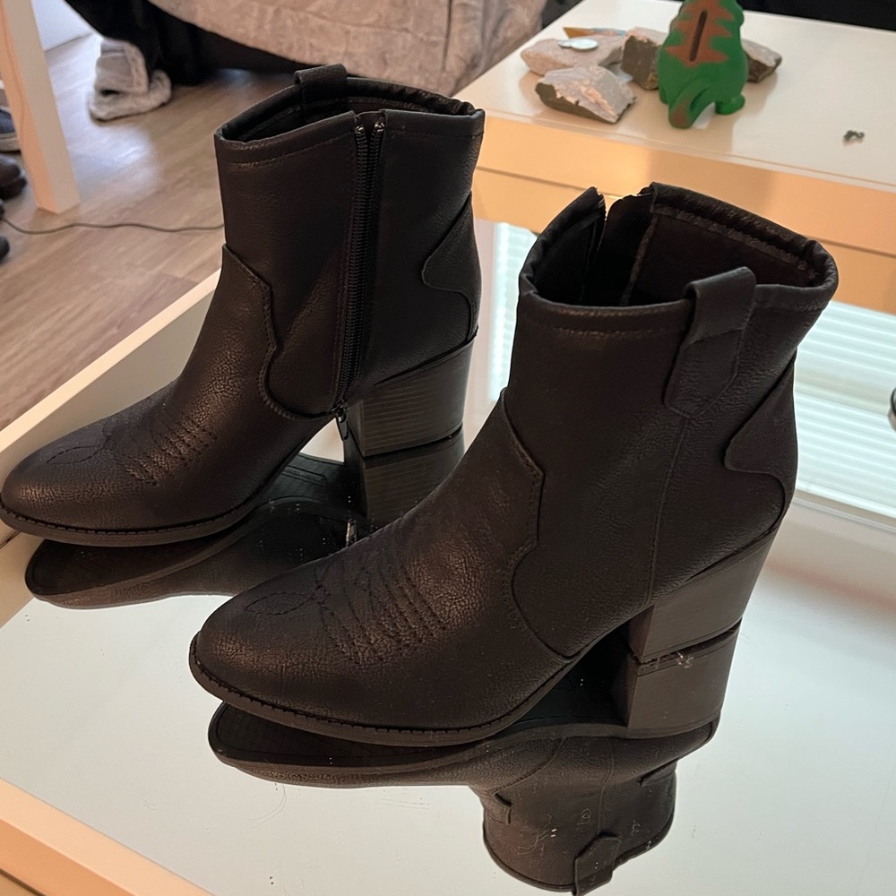 Mini cowgirl boots